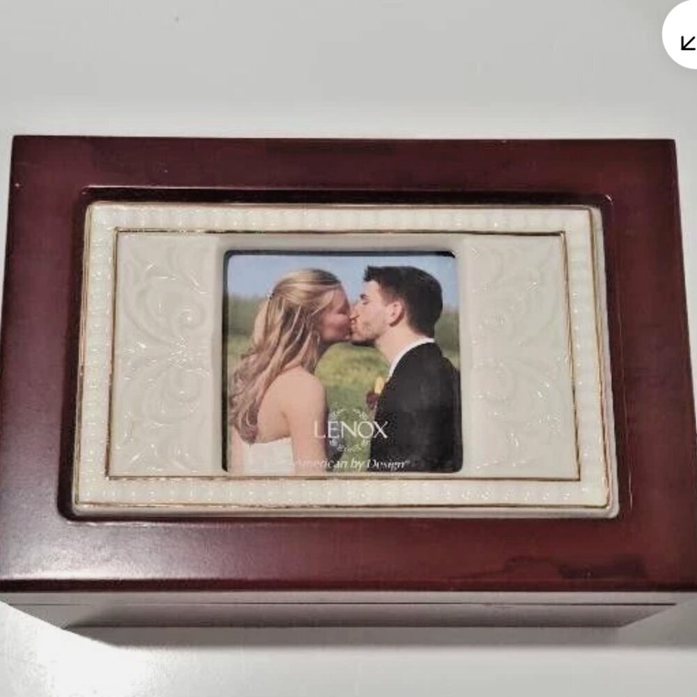 LENOX Cherished Memories Jewelry Box